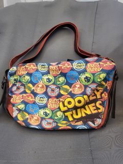 Looney Tunes Characters Large 2-Way Shoulder/Cross-body Bag