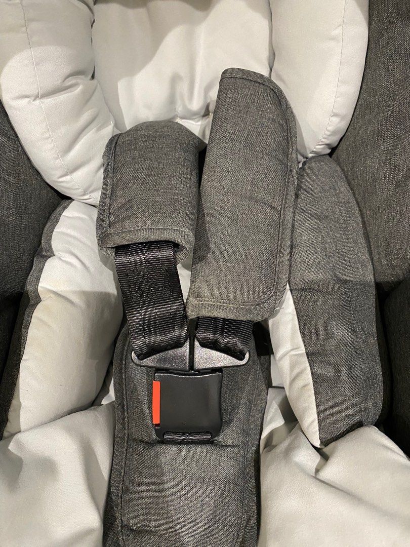 Looping Squizz 0+ Carseat with Adapter (Used Once) (Category: Car Seats) located in Pasig City. Submitted by celinerbueno (Listing ID 1300441432, Image 3). Description: The Looping Squizz 0+ Carseat with Adapter is a Squizz stroller-compatible car seat that lets moms easily move their little child from the car to the stroller and back. With its one-click mechanism, it takes only a few seconds to detach the car seat from the car and install it on 