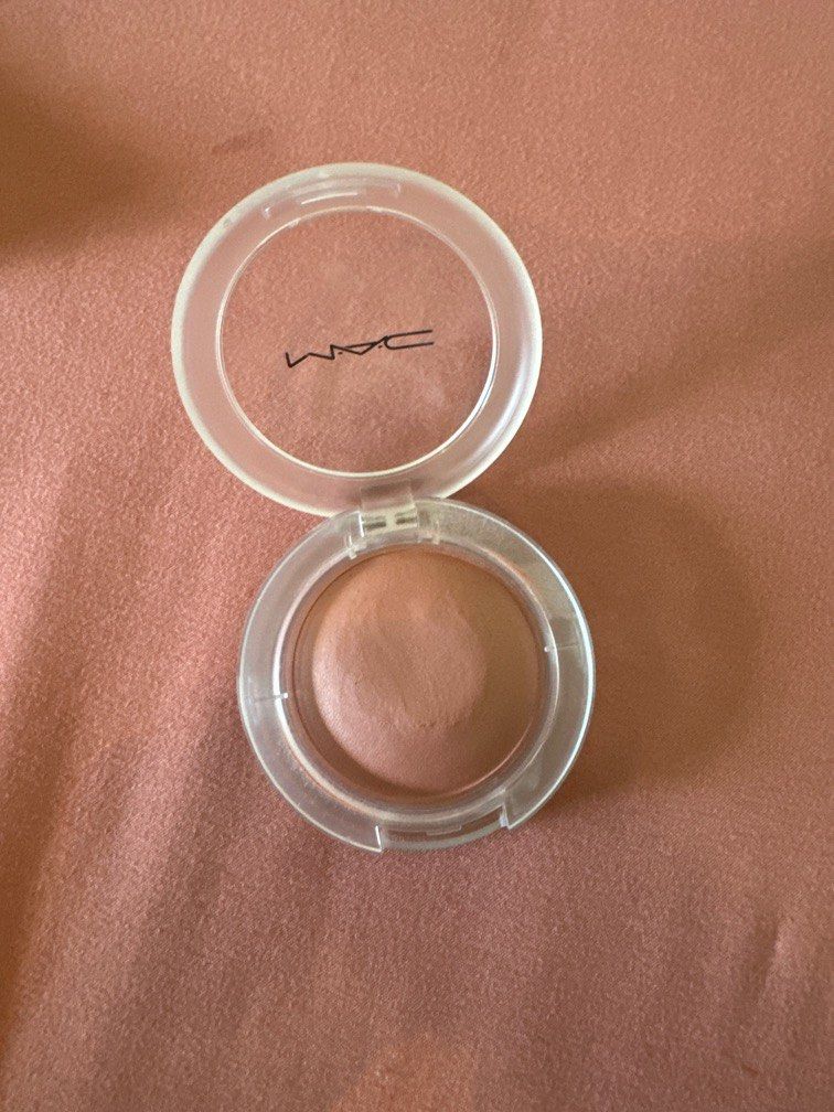 Mac glow play blush please (Category: Makeup) located in Quezon City. Submitted by destashingmycloset (Listing ID 1300477509, Image 2). Description: .