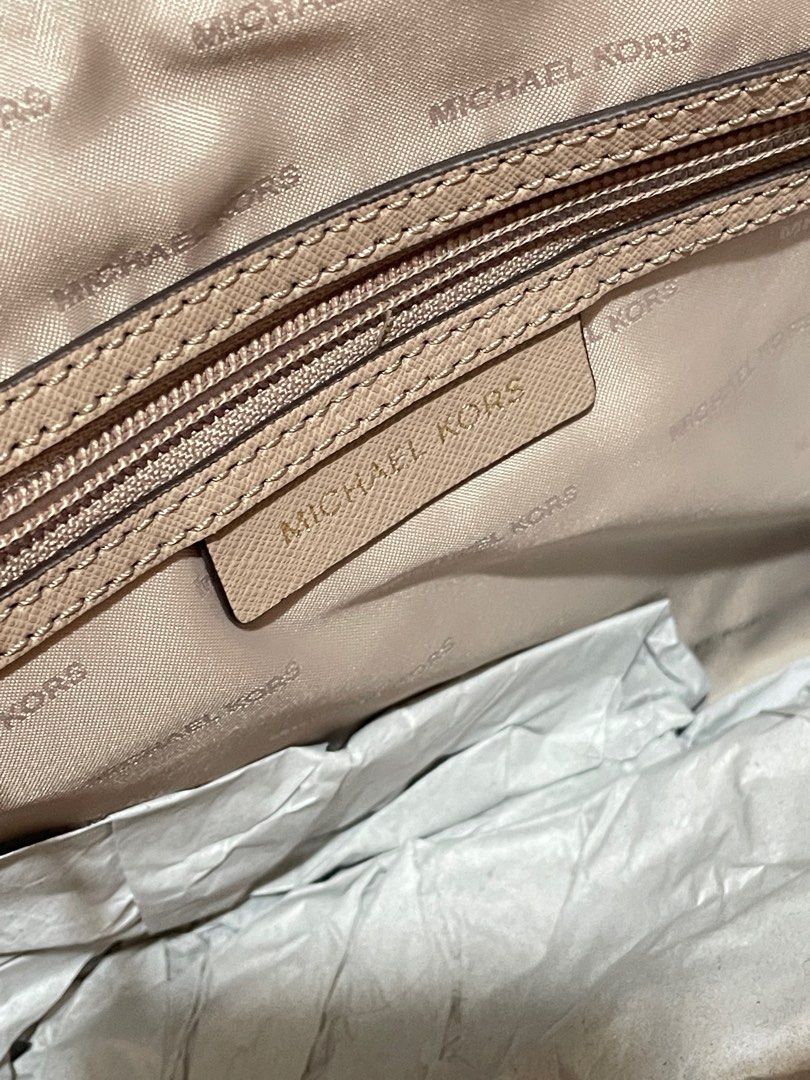 MK Ciara (Category: Luxury Bags & Wallets) located in Pasig City. Submitted by freshorangejuice (Listing ID 1300434676, Image 2). Description: Shoulder bag, cross body bag.