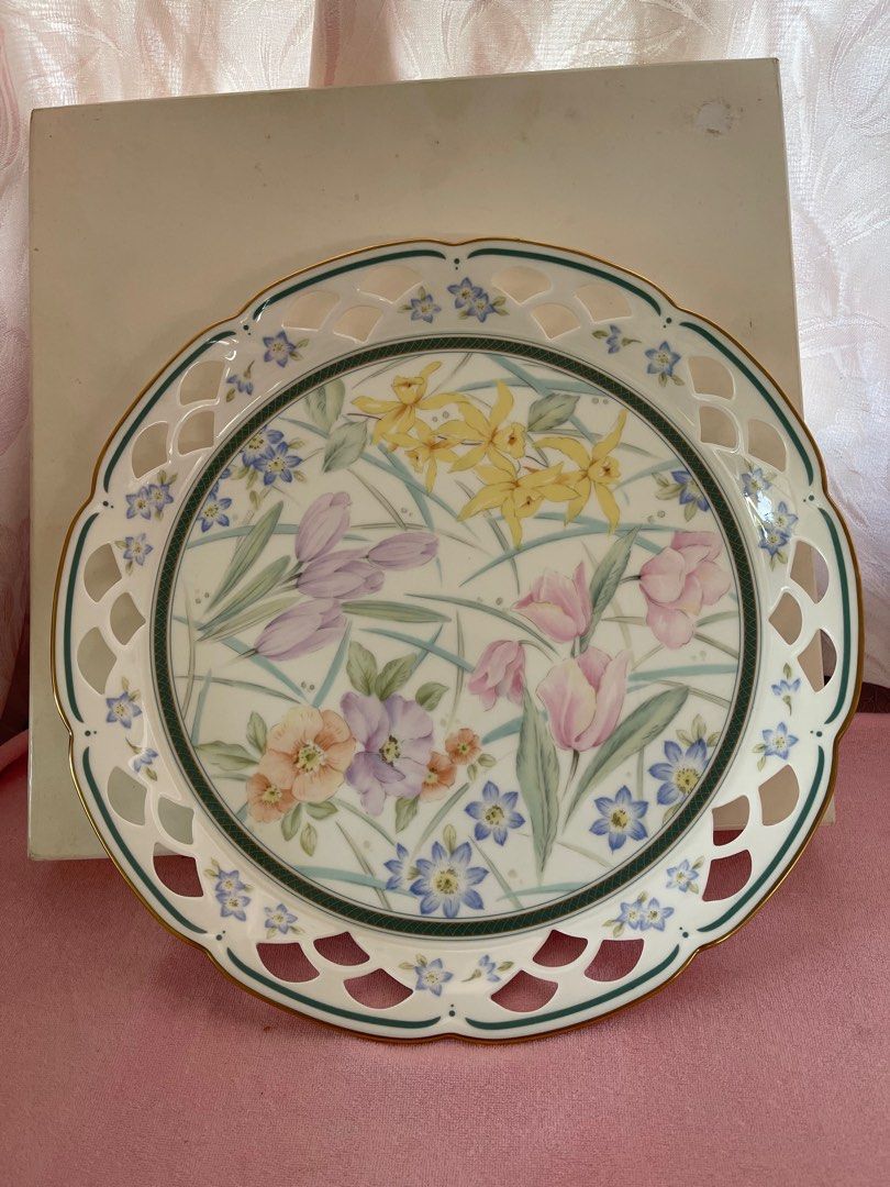 Narumi Japan serving plate (Category: Dinnerware & Cutlery) located in Mandaluyong City. Submitted by daisys.collection (Listing ID 1300469740, Image 2). Description: Bine china.