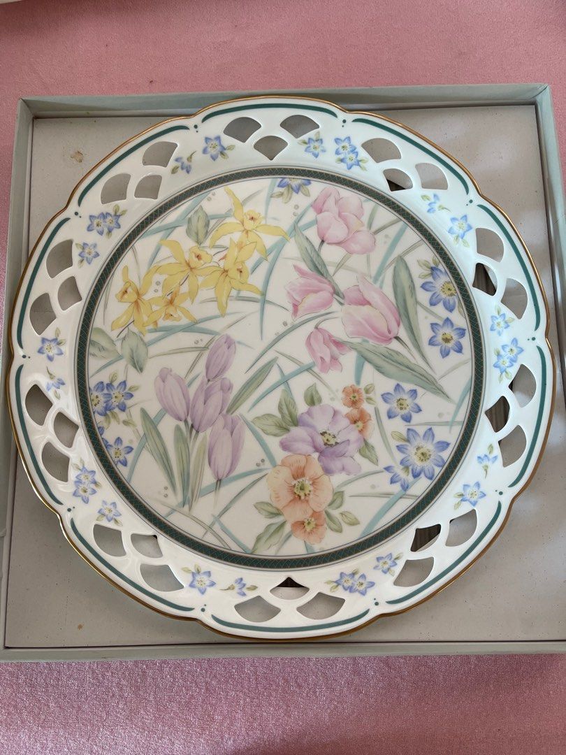 Narumi Japan serving plate (Category: Dinnerware & Cutlery) located in Mandaluyong City. Submitted by daisys.collection (Listing ID 1300469740, Image 1). Description: Bine china.