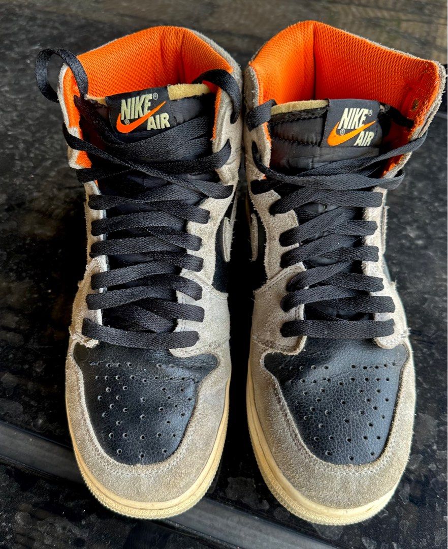 Nike AJ1 Hyper Crimson