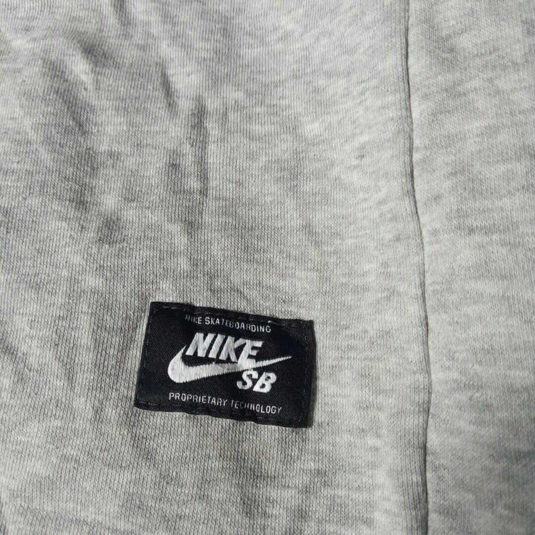 Nike SB, Fesyen Pria, Pakaian , Baju Luaran di Carousell