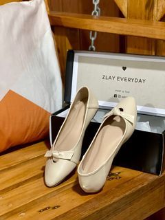 Nude flat shoes size 7