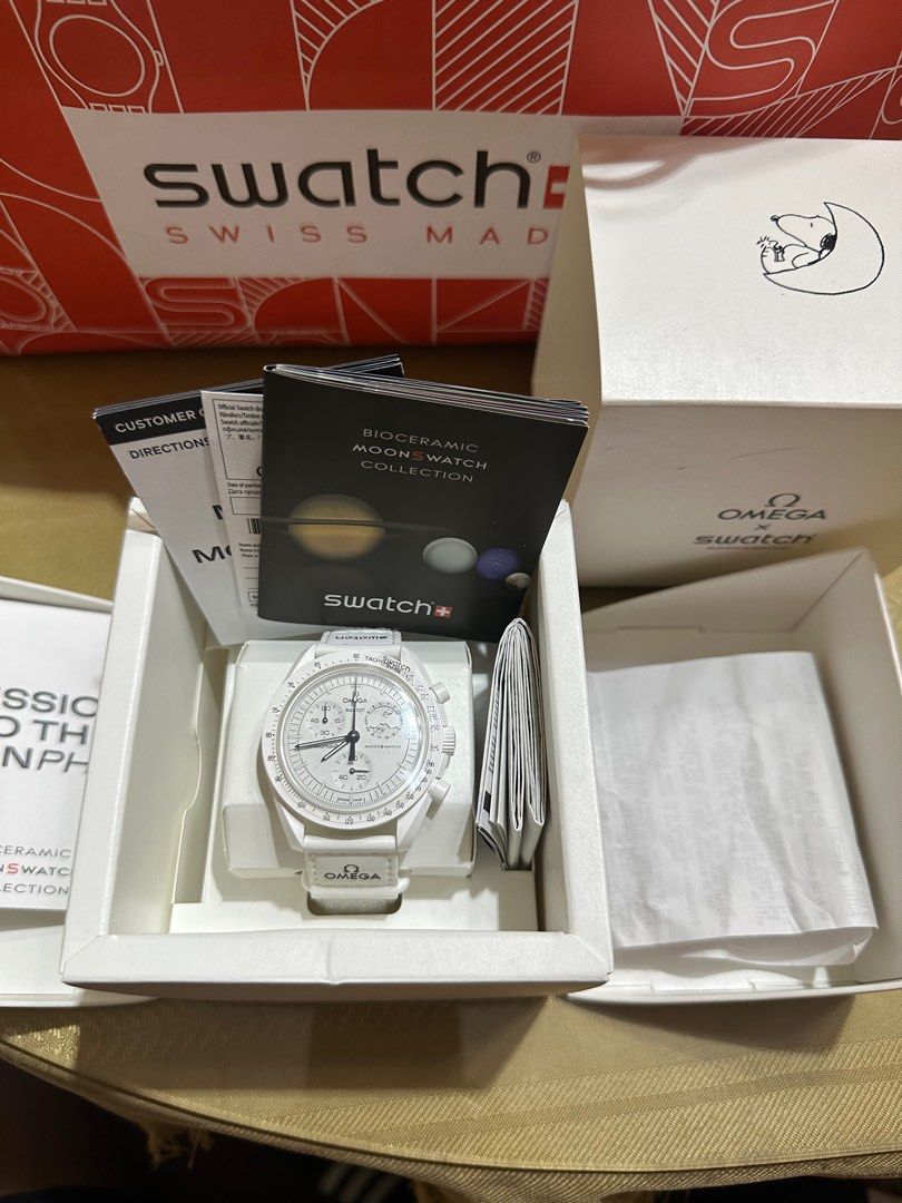 Omega x Swatch Snoopy Moonswatch (Category: Men's Watches) located in Las Pinas. Submitted by ronaldbalicuds (Listing ID 1300604217, Image 3). Description: For Sale Omega x Swatch Moonphase / Snoopy Brandnew complete with receipt Php 27995.