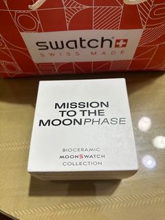 Omega x Swatch Snoopy Moonswatch
