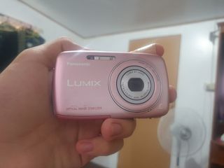 Panasonic Lumix DMC-S1 
(in koquette pink) ! 🎀💟
