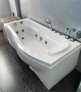 Premium Jacuzzi and Bath Tub in one