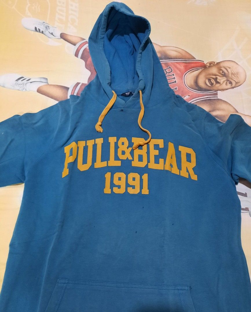 Pull Bear Jaket Pria Fesyen Pria Pakaian Baju Luaran di Carousell
