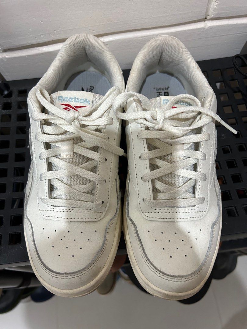 Reebok Size 6.5 (Category: Sneakers) located in Manila. Submitted by teeea89 (Listing ID 1300571792, Image 1). Description: Needs cleaning up. Barely used. .