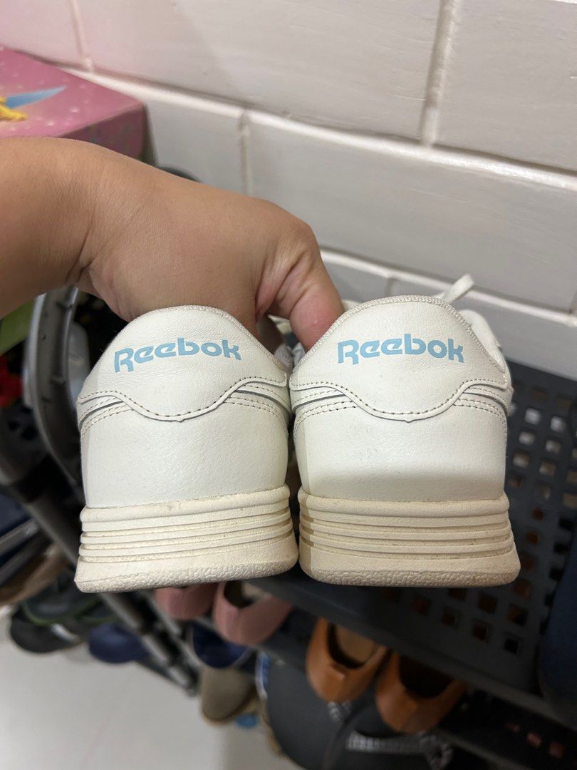 Reebok Size 6.5 (Category: Sneakers) located in Manila. Submitted by teeea89 (Listing ID 1300571792, Image 3). Description: Needs cleaning up. Barely used. .