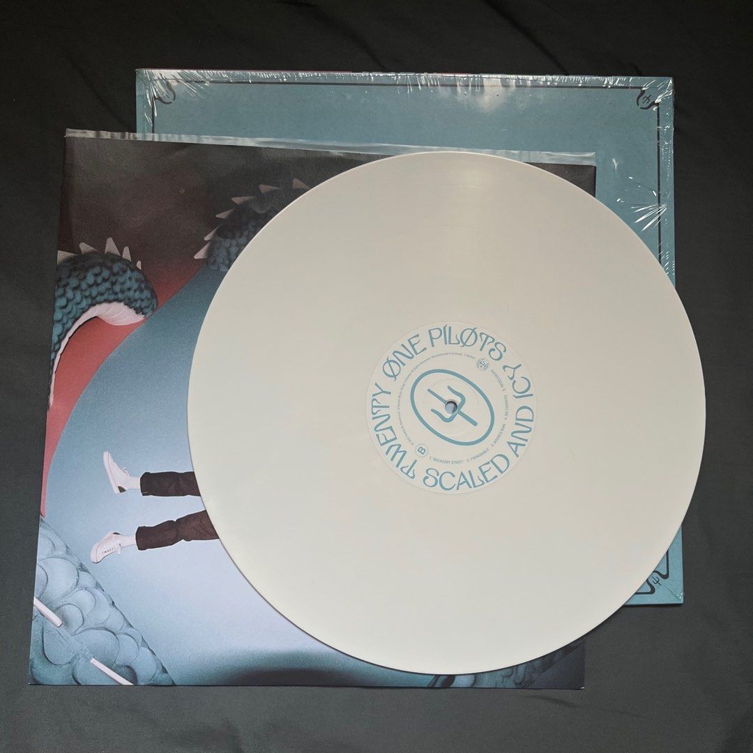 Scaled and Icy - Twenty One Pilot (White Pressing) (Category: Vinyls) located in Quezon City. Submitted by mono.nomo (Listing ID 1300466204, Image 3). Description: target exclusive (white pressing) played only twice with inner and outer sleeve.