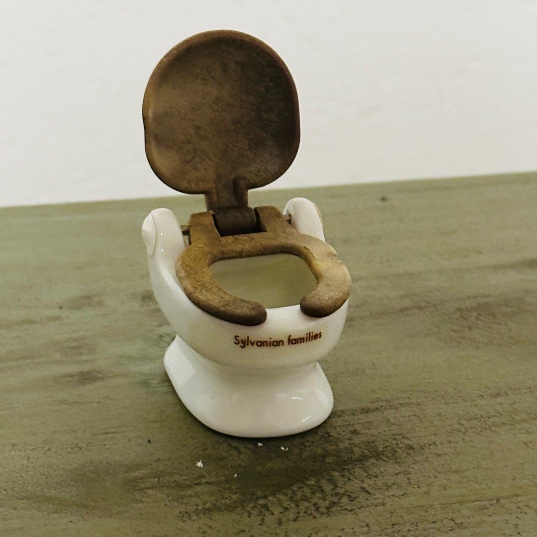 SYLVANIAN FAMILIES EPOCH Ceramic Brown Toilet Bathroom Furniture Miniature Figure - PreOwned (Category: Designer & Blind Box Toys) located in Candon. Submitted by deign.garage.shop (Listing ID 1300588883, Image 1). Description: 💥 SYLVANIAN FAMILIES EPOCH 💥 ✅ Ceramic Brown Toilet Bathroom Furniture ✅ Miniature Figure - PreOwned from Japan ✅ Collectible Miniature Doll House Figure 🚚 COD via Xhopee Checkout.