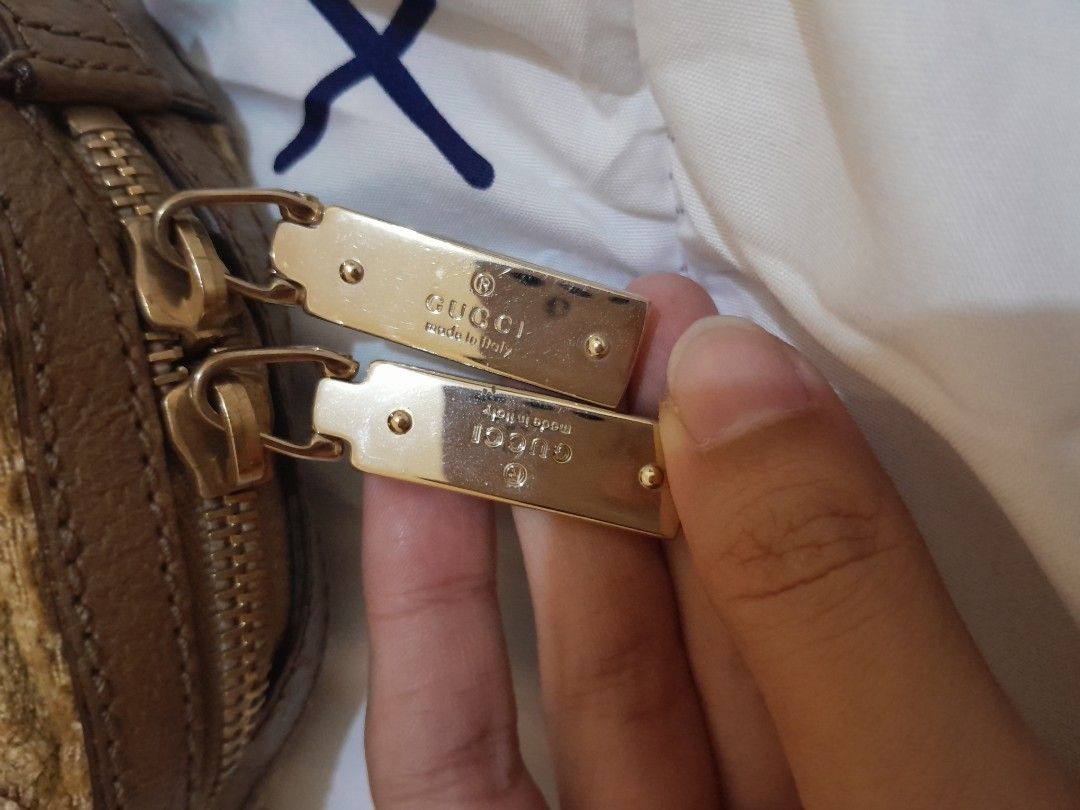 Tas Gucci (Kategori: Tas & Dompet) berada di Jakarta Pusat. Dikirim oleh alair_store (ID iklan 1300464825, Gambar 3). Deskripsi: gucci original kondisi masih bagus banget no minu (-) ga ada dus bag. bisaa pakai toko hijau harga sudah nett ya.