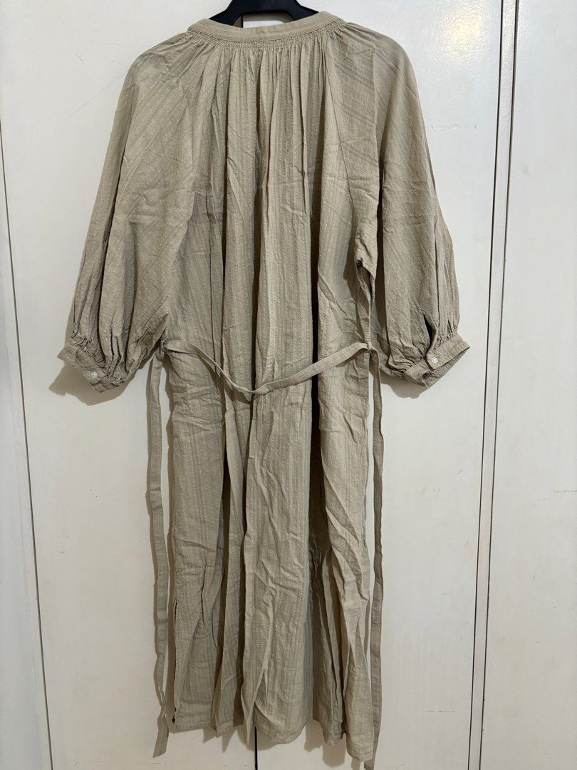 Uniqlo beige dress (Category: Dresses) located in Rizal. Submitted by docdeclutter (Listing ID 1300583468, Image 3). Description: .
