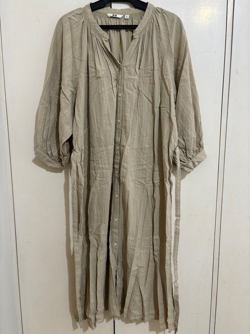Uniqlo beige dress (Category: Dresses) located in Rizal. Submitted by docdeclutter (Listing ID 1300583468, Image 1). Description: .