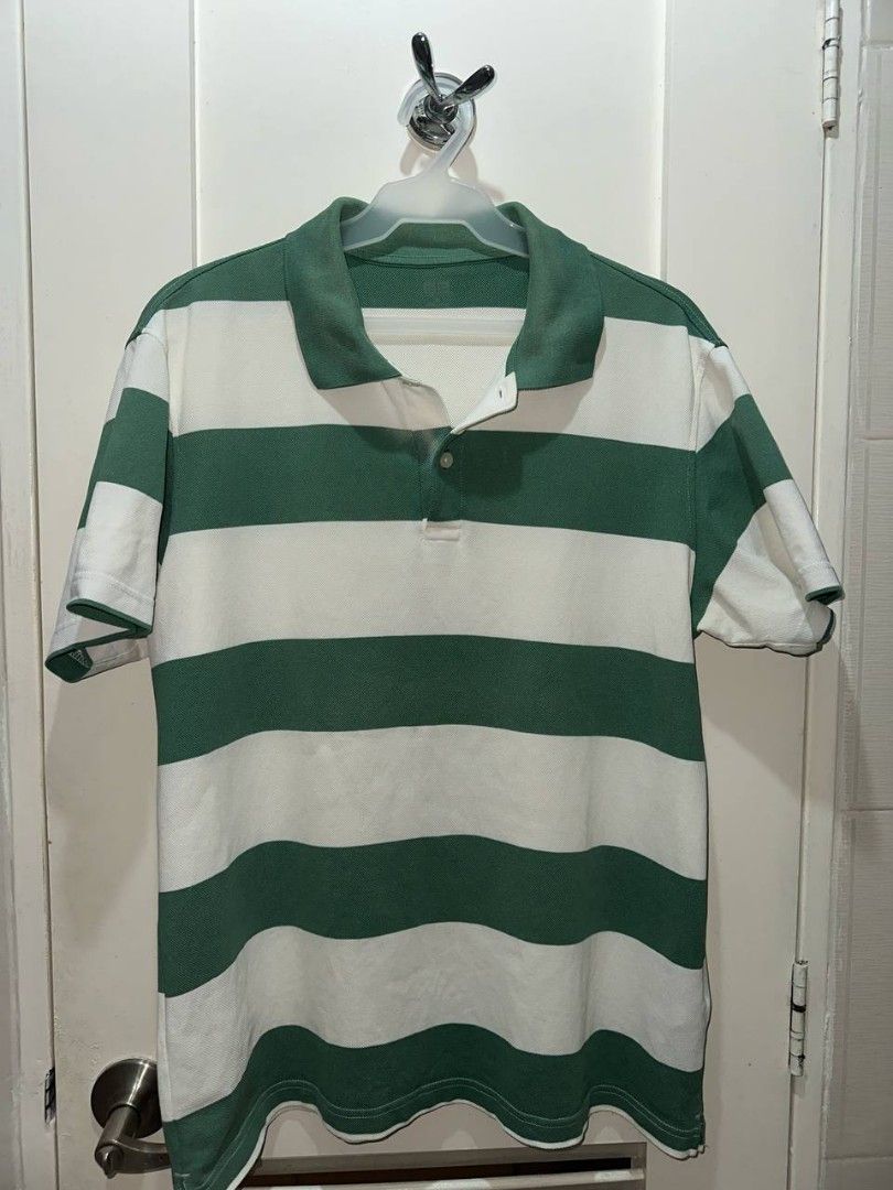 Uniqlo Men Polo Shirt (Category: Tshirts & Polo Shirts ) located in Manila. Submitted by poponatics (Listing ID 1300560860, Image 1). Description: Uniqlo stripes 9.5/10 color rate minimal discoloration issue Size: 18-19" shoulder/ 27" length Pm if interested..