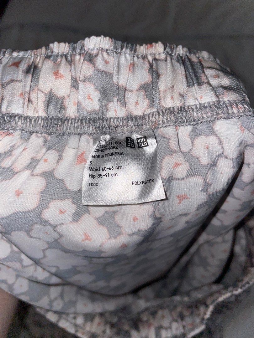 Uniqlo pajamas (Category: Other Bottoms) located in Las Pinas. Submitted by piecesbyja (Listing ID 1300490529, Image 2). Description: Flaw: took off the tag.