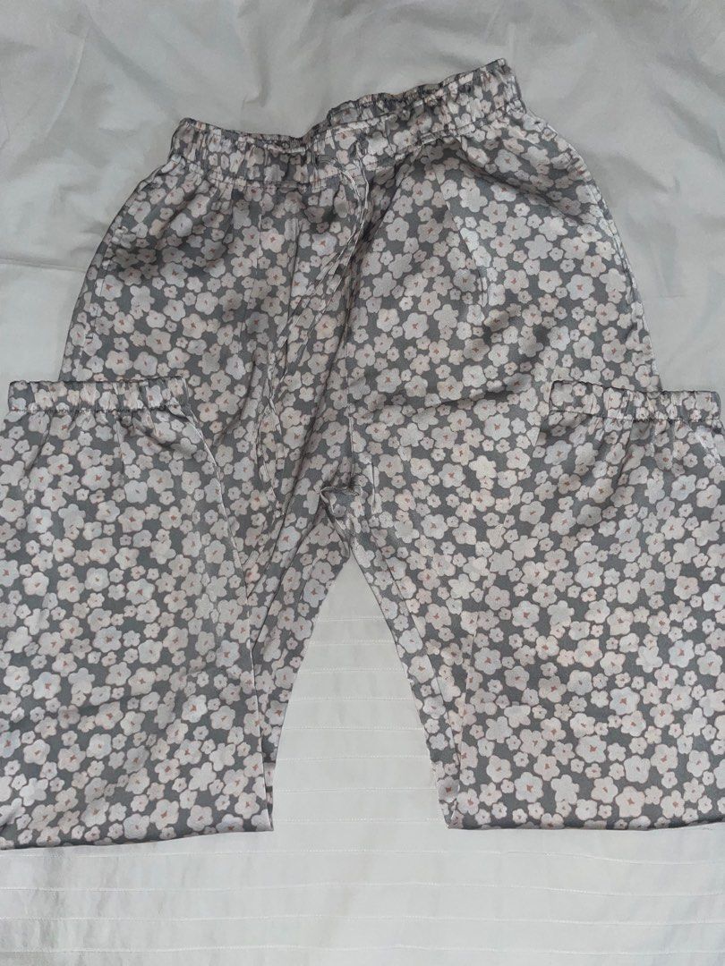 Uniqlo pajamas (Category: Other Bottoms) located in Las Pinas. Submitted by piecesbyja (Listing ID 1300490529, Image 1). Description: Flaw: took off the tag.
