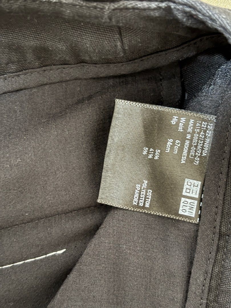 Uniqlo pants (Category: Other Bottoms) located in Rizal. Submitted by docdeclutter (Listing ID 1300586240, Image 2). Description: 400 each Black, cream, beige.