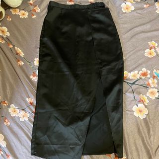 Urban Revivo Black Silk Slit Midi Skirt