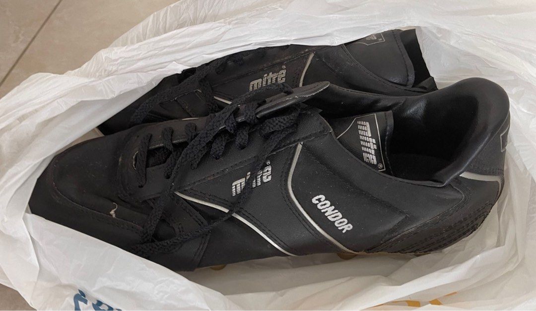US 9.5 Retro Mitre Football Boots Sports Equipment Other Sports Equipment and Supplies on Carousell