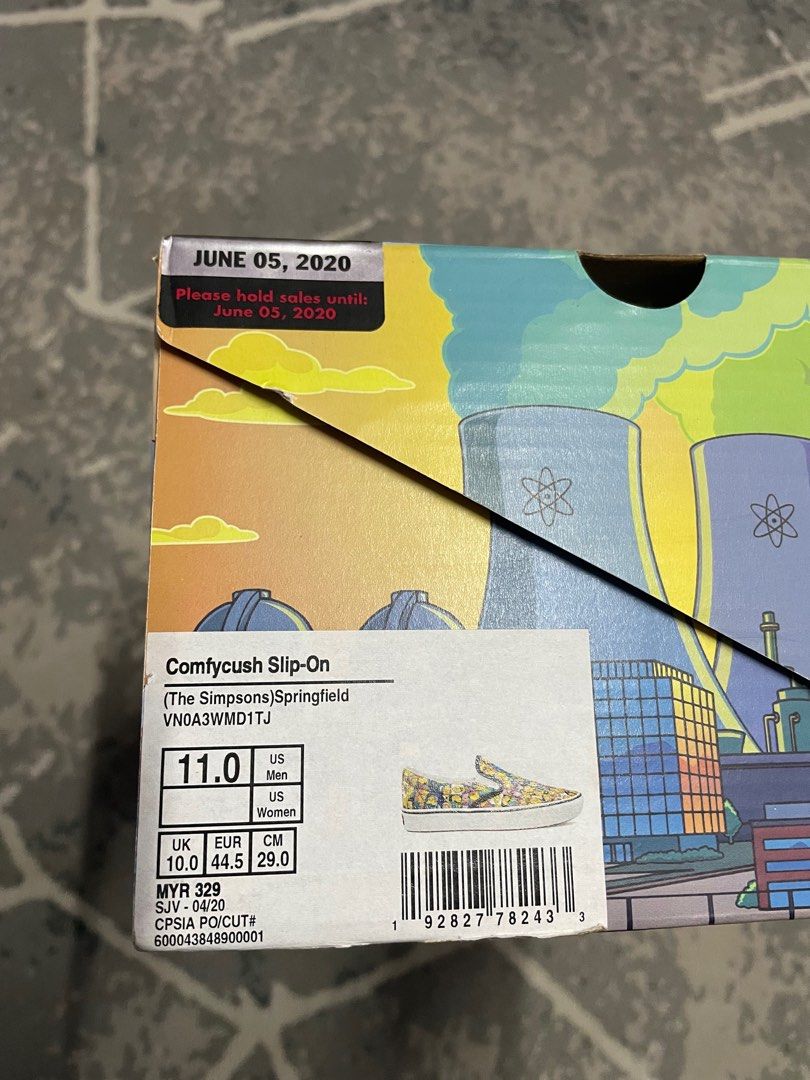 VANS (Category: Sneakers) located in Melaka Tengah. Submitted by shwbm (Listing ID 1300567865, Image 3). Description: NEW WITH BOX .