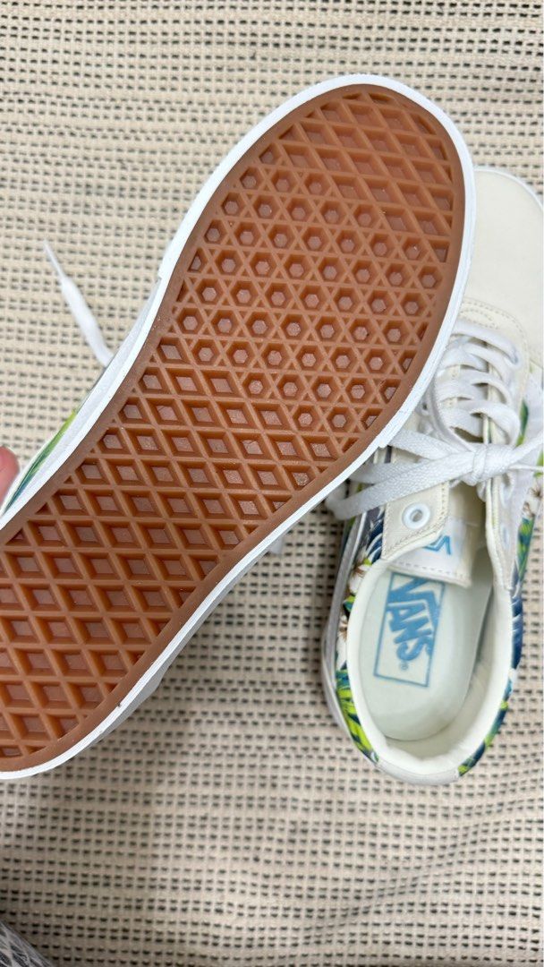 Vans Floral Shoes (size 8) (Category: Sneakers) located in Manila. Submitted by ecor1998 (Listing ID 1300586275, Image 2). Description: .
