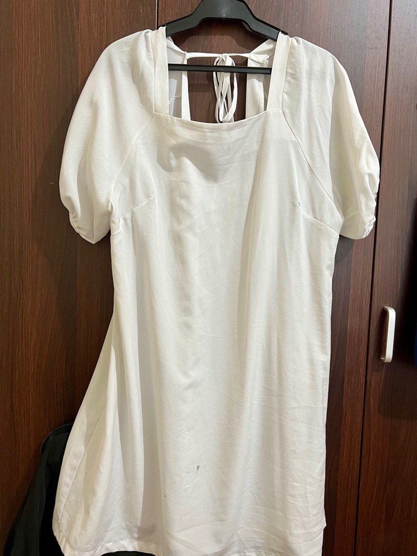 White and Black Summer Dress (Category: Dresses) located in Manila. Submitted by prfctlypreloved (Listing ID 1300475665, Image 2). Description: Color: White Size: Large *can fit Medium to XL Material: Polyester Sleeve:Short Sleeve Pocket:No Pattern: Solid Length: Knee-Length.
