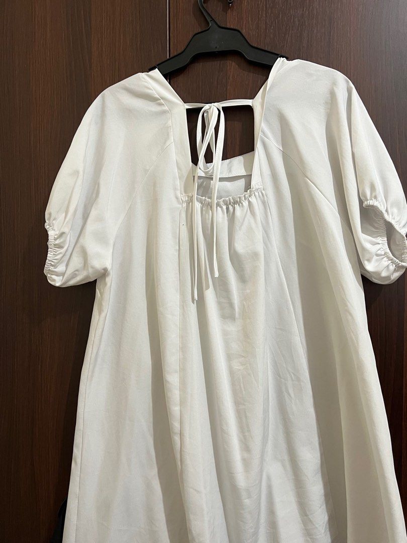 White and Black Summer Dress (Category: Dresses) located in Manila. Submitted by prfctlypreloved (Listing ID 1300475665, Image 3). Description: Color: White Size: Large *can fit Medium to XL Material: Polyester Sleeve:Short Sleeve Pocket:No Pattern: Solid Length: Knee-Length.