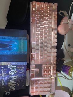 Wired fantech mouse and keyboard pink