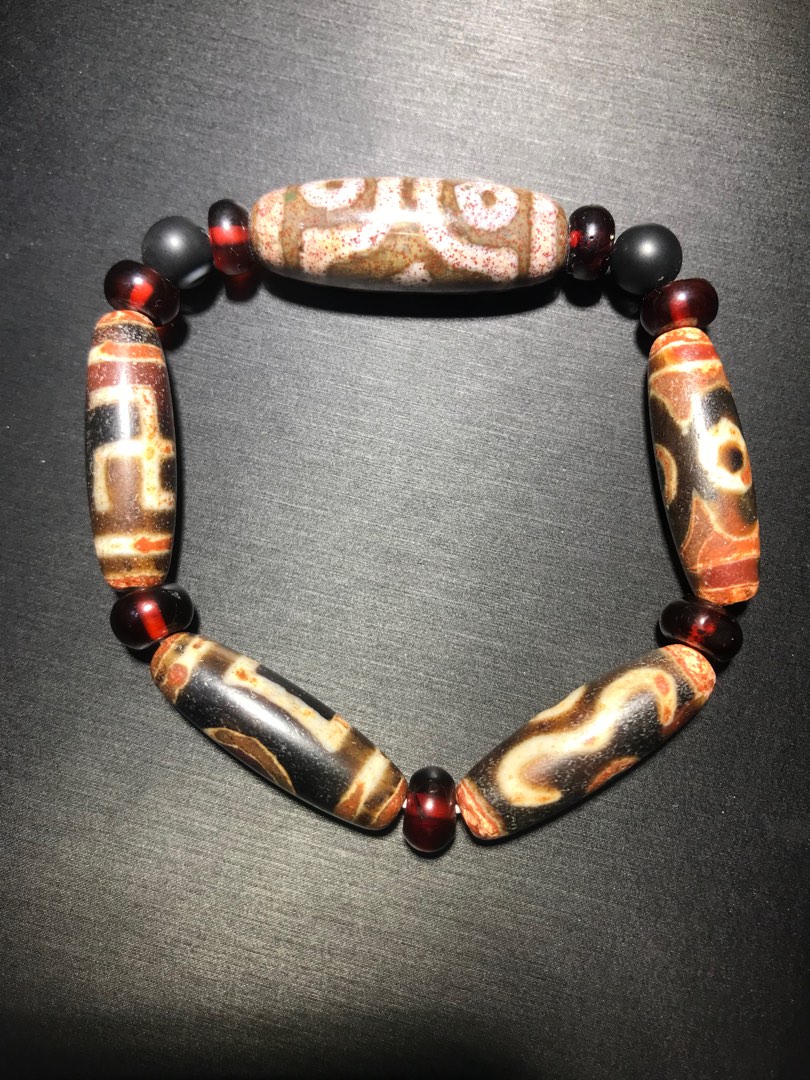 西蔵老礦紅朱砂龍紋一眼如来三眼特殊四眼天珠 西蔵老礦紅朱砂龍紋一眼如来三眼特殊四眼天珠