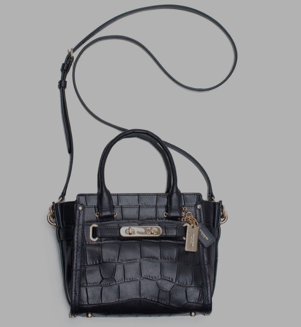 Coach swagger (Category: Luxury Bags & Wallets) located in Butuan. Submitted by yangzzzverzosa (Listing ID 1300621494, Image 1). Description: minimal signs of wear in good condition med size.