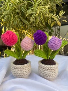 Crochet Tulip Pot