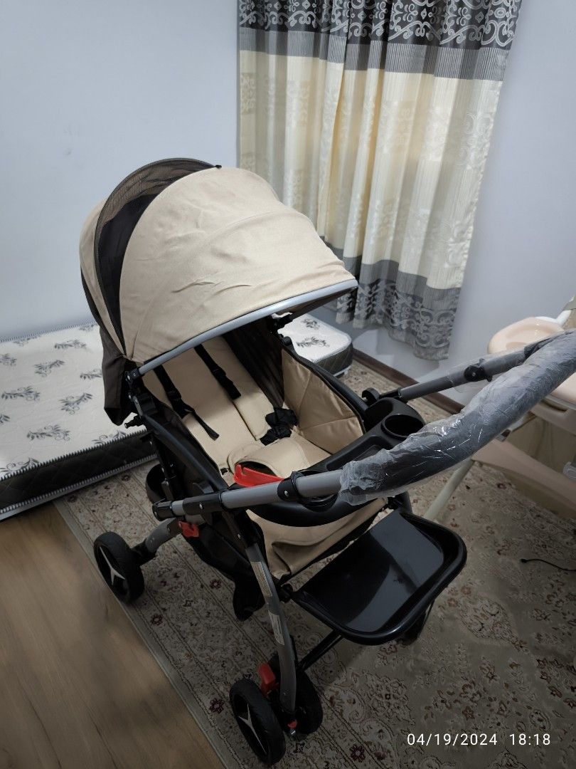 Foldable Stroller (Category: Strollers) located in Kuala Lumpur. Submitted by azriharis13 (Listing ID 1300641313, Image 1). Description: Foldable Stroller to let go. Doesn't use it anymore due to my child already growing up. Do note that the stroller is quite big and bulky. Prefer self pickup.