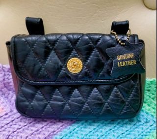 📣MARKDOWN PRICE❣️Genuine Leather Black Quilted Belt Bag