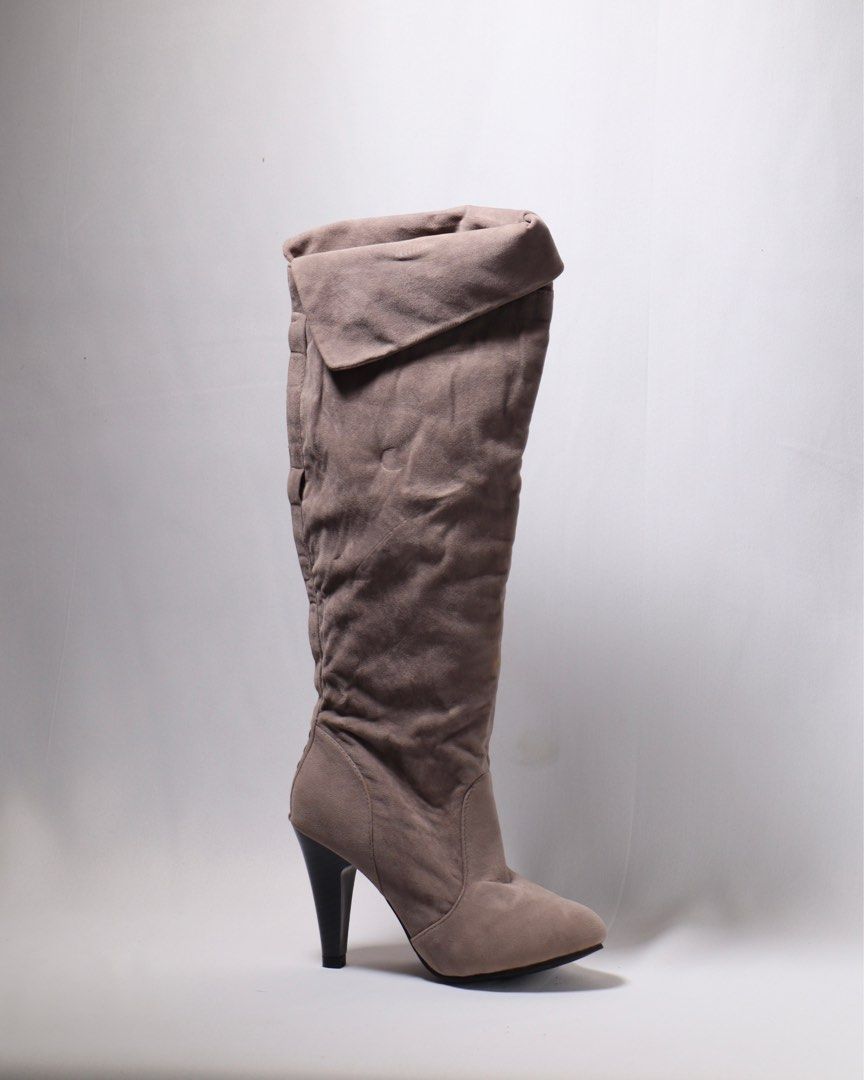 Gray suede below the knee boots (Category: Boots) located in Quezon City. Submitted by studioamarilyo (Listing ID 1300695808, Image 2). Description: -no signs of usage -has nice details -nicer in person 22 cm (35 on tag); 8 cm heel height; 34 cm height .