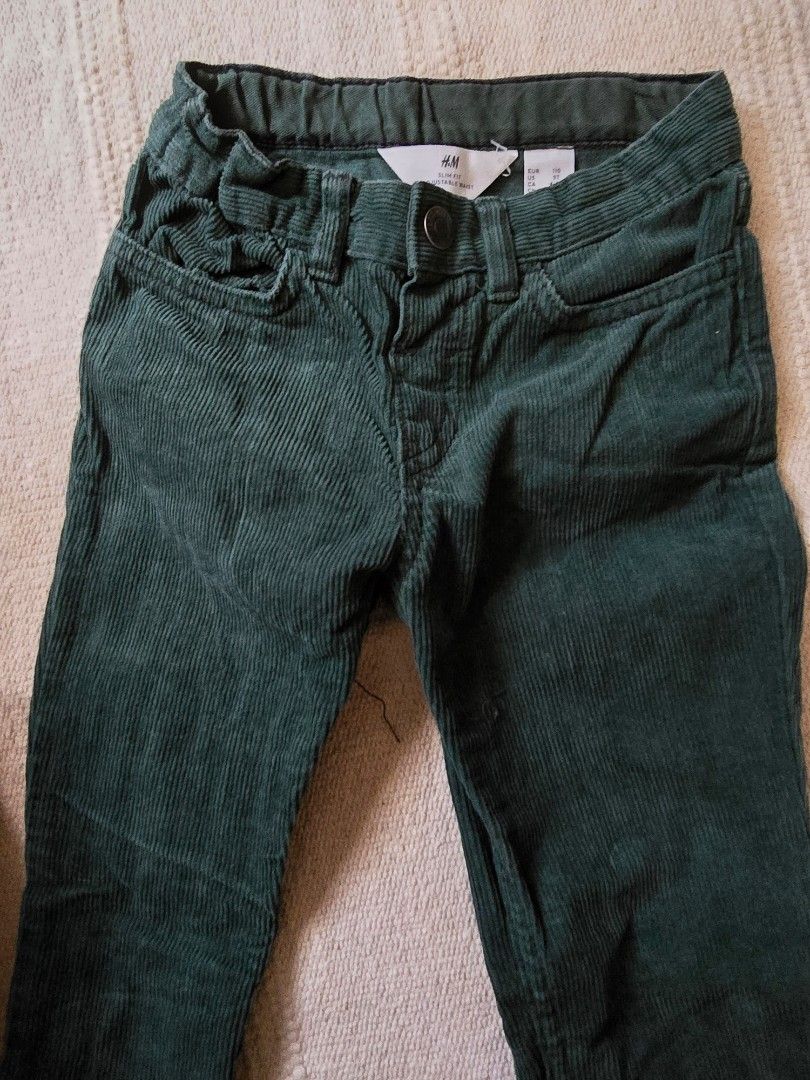 H&M green corduroy pants (Category: Babies & Kids Fashion) located in Makati City. Submitted by shopcaio.ph (Listing ID 1300724740, Image 1). Description: size: 110 green corduroy pants (slim fit).