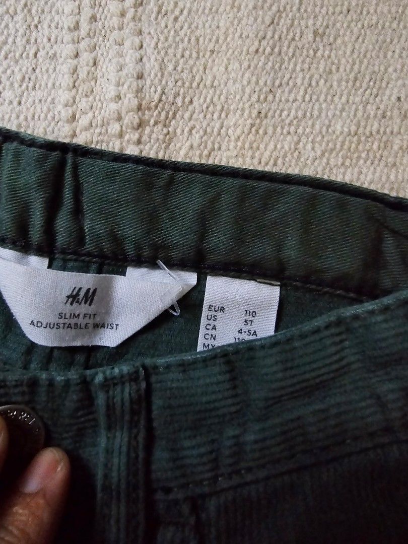 H&M green corduroy pants (Category: Babies & Kids Fashion) located in Makati City. Submitted by shopcaio.ph (Listing ID 1300724740, Image 3). Description: size: 110 green corduroy pants (slim fit).