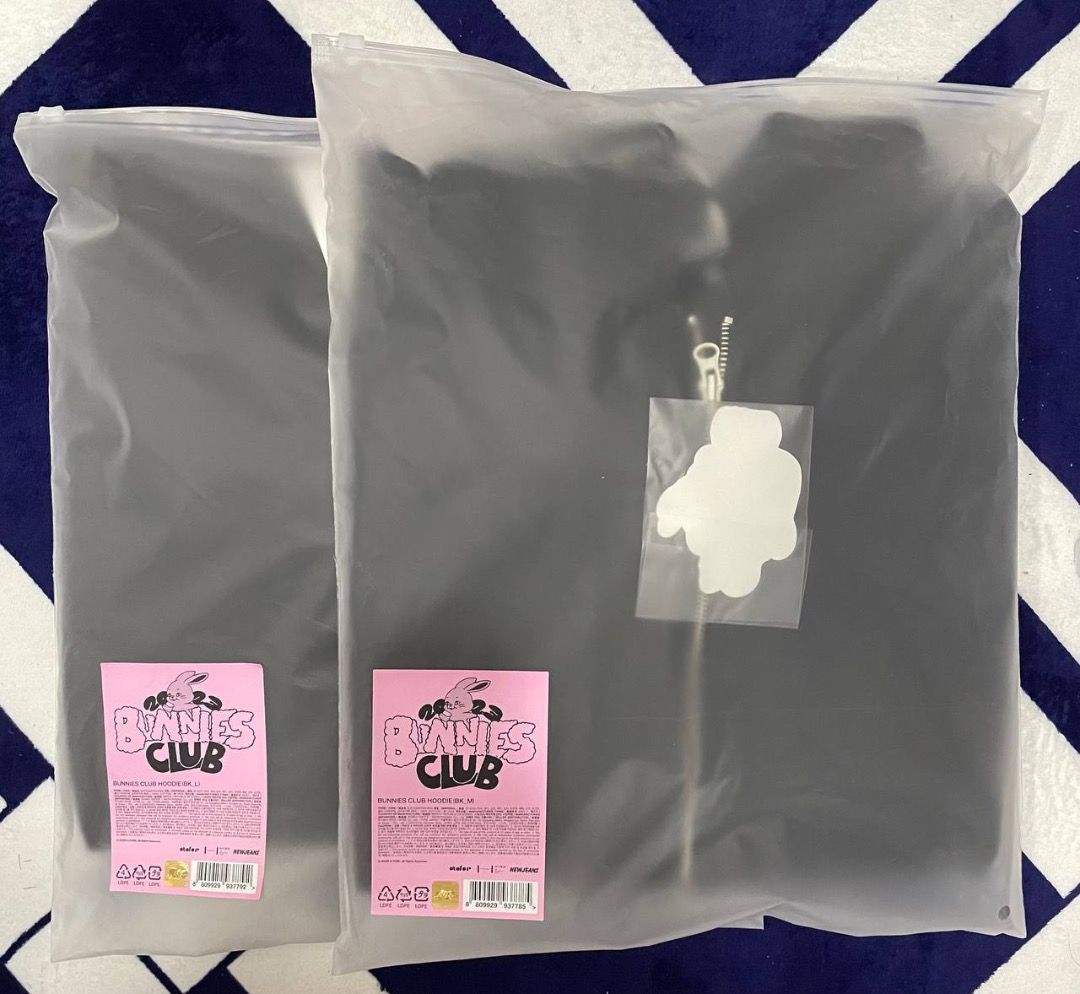 NewJeans [BUNNIES CLUB] フーディーパーカー(Black) newjeans BUNNIES