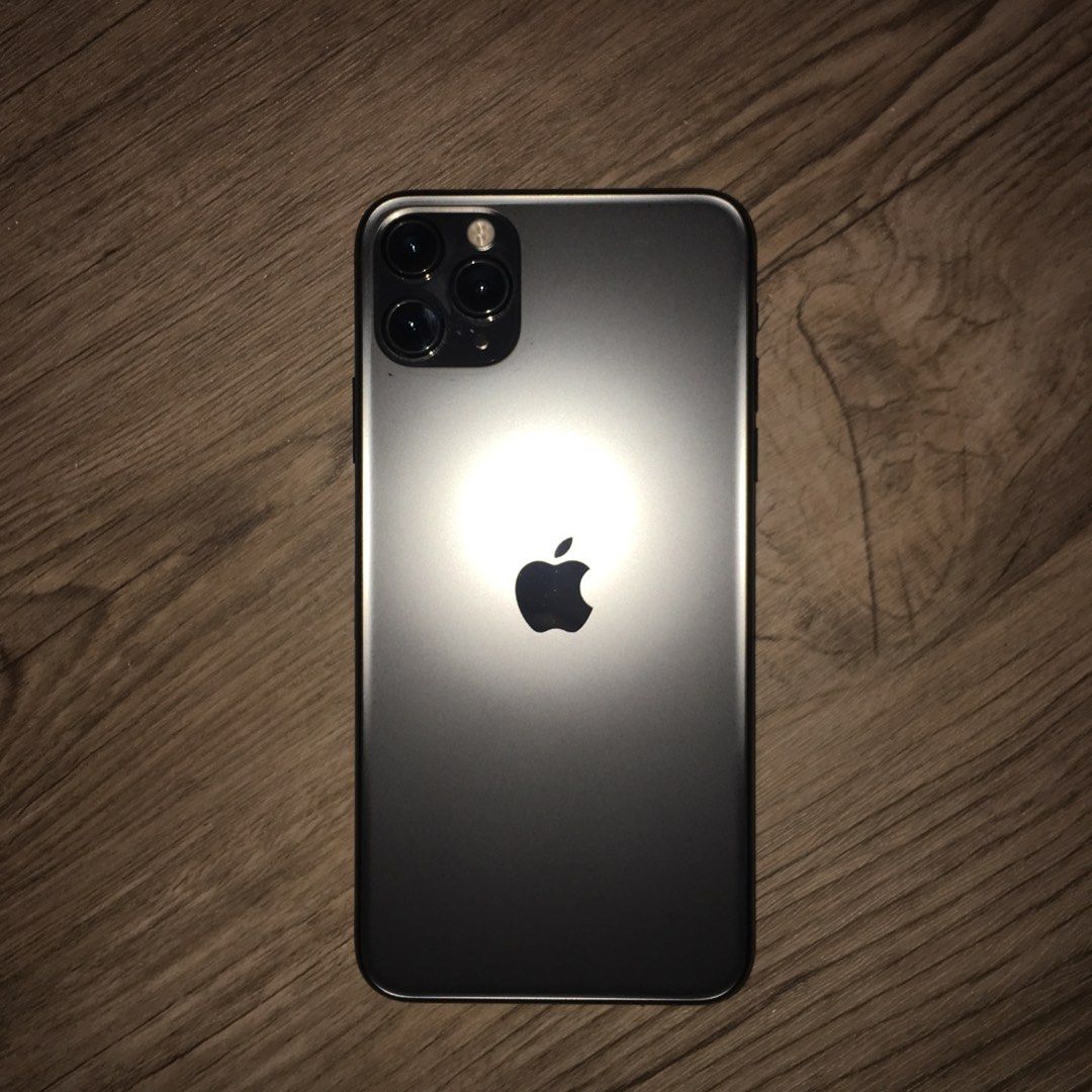 iPhone 11 Pro Max (Dual Physical Sim) (Category: iPhone 11 Series) located in Lipa City. Submitted by yoboi_carl (Listing ID 1300770282, Image 2). Description: .