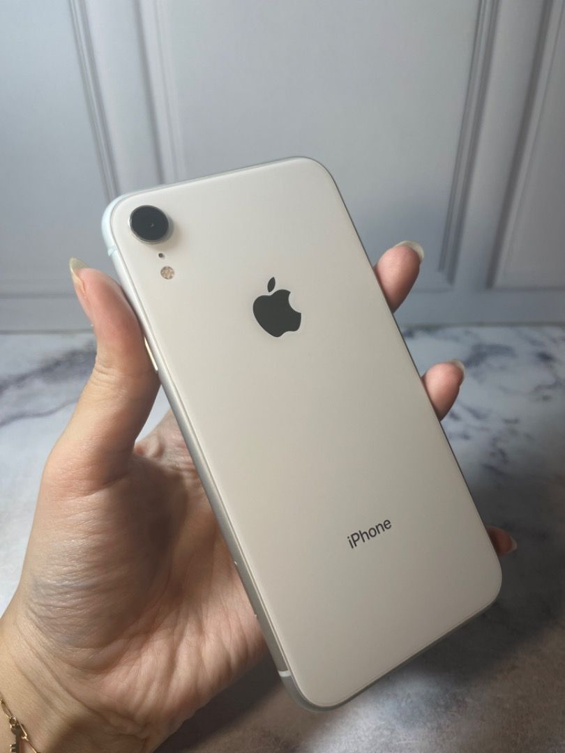 iPhone XR White 64 GB au iPhone XR White 64 GB au iPhone XR White 64