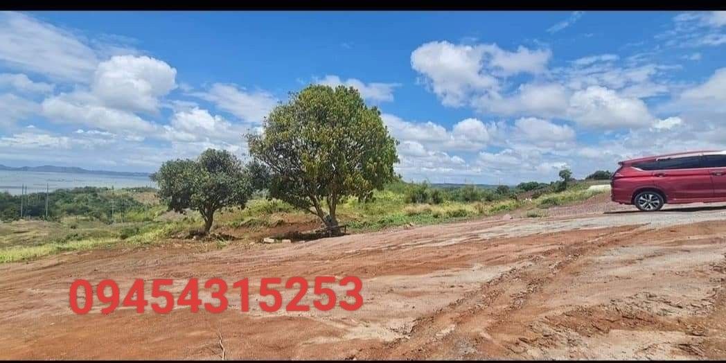 Lot for sale (Category: Lot) located in Quezon City. Submitted by fconnie15407950 (Listing ID 1300644144, Image 2). Description: Ponteverde Pililla Rizal Overlooking Laguna Lake Along manila east road No hassle Requirements!! Sta.lucia land developer Promo (Cash Dp) Price/sqm - 10,500 Lot area- 200 sqm Total contact price- 2,100,000 20% downpayment - 420,000 Reservation- 10,000 10% discount - 42,000 Net dp discount - 378,000 80% balance - 1,680,0