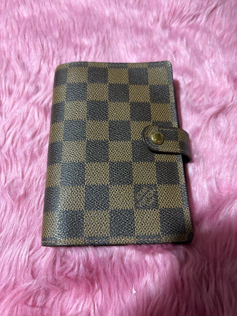 Louis Vuitton Agenda PM (Category: Luxury Bags & Wallets) located in Cavite. Submitted by tin09y (Listing ID 1300644719, Image 1). Description: EASTER SALE - less 10% on all items til April 30, 2025 Selling my preloved agenda in PM size. Damier Ebene print No peeling inside No cracks Can fit your passport Cash / Gcash / LayAway LayAway Terms: 30% downpayment Payable in one month. Will ship once full payment has been made. Addtl 300 per month if e