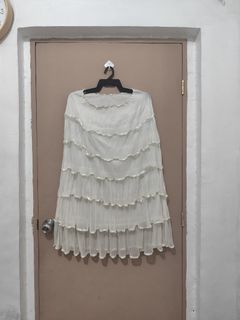 Maxi white skirt