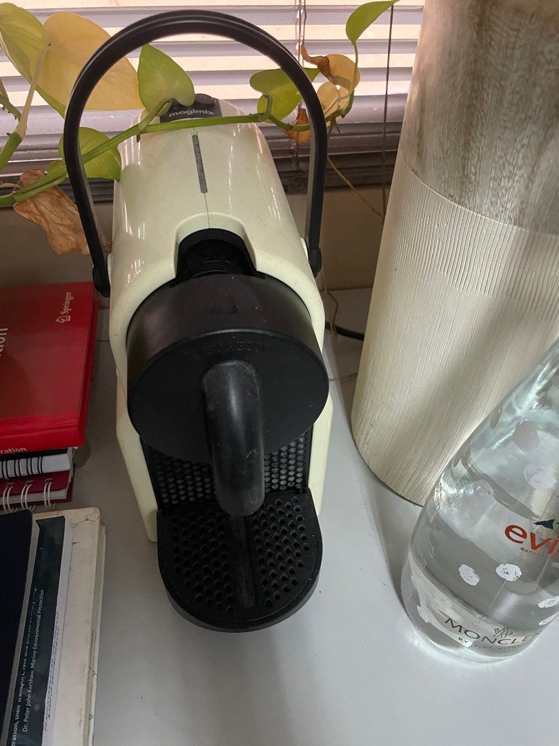 Nespresso Innisia Basic Unit (Category: Coffee Machines & Makers) located in Juru. Submitted by danrg (Listing ID 1300713739, Image 2). Description: Working condition .