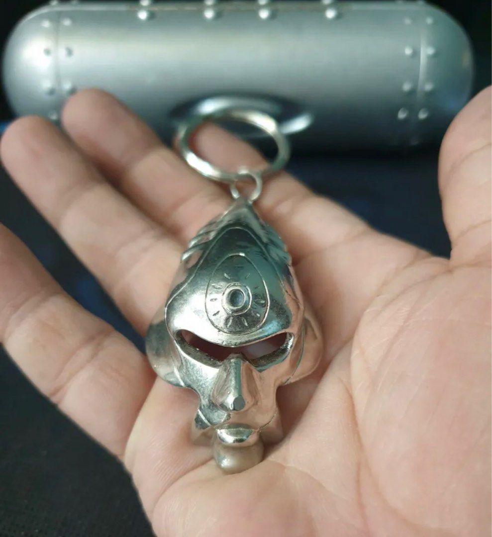 Oakley Bob Head Keychain, 男裝, 手錶及配件, 飾物架、飾物盒
