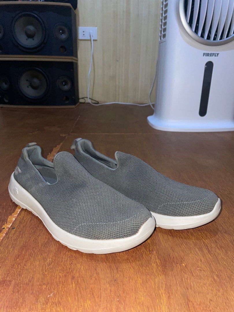 Original sketchers (Category: Sneakers) located in Cavite. Submitted by devz1990 (Listing ID 1300704503, Image 2). Description: Same on my post All my shoes was purchase in qatar so wala n po ako box and receipt nito bawas bagahe. All original I habe 3 pair of this in different designge All size 42 .