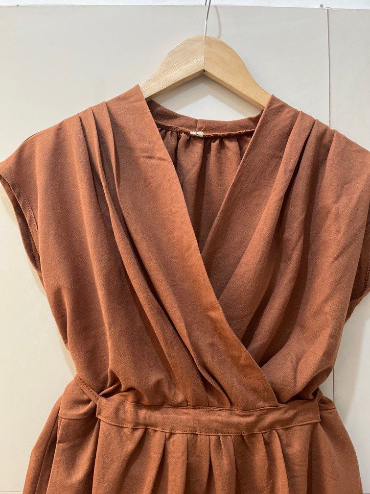 Overlap dress with pocket (Category: Dresses) located in Manila. Submitted by ar_things (Listing ID 1300680238, Image 3). Description: RFS: Extreme decluttering hence all items are at its lowest price. Condition of item is stated above. Please check all the photos for details. ☺️ .